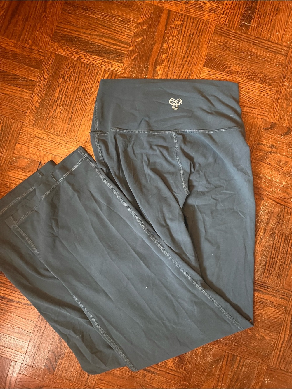 Aritzia  TNA Action blue/green flare leggings